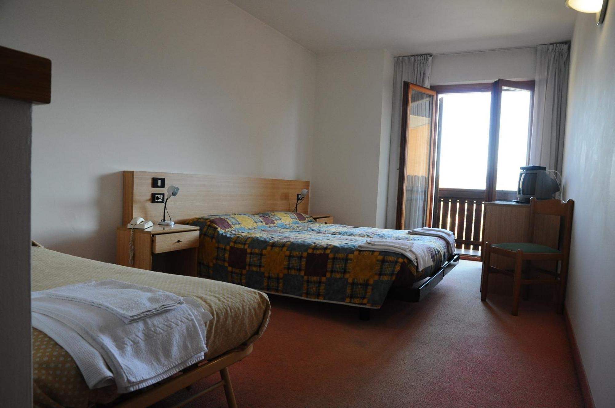 Hotel Cristina Tenno Zimmer foto